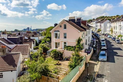 4 bedroom end of terrace house for sale, Roundhill Crescent, Brighton