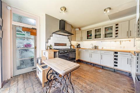 4 bedroom end of terrace house for sale, Roundhill Crescent, Brighton