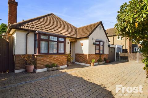 3 bedroom bungalow for sale, Meadow Road, Ashford, Surrey, TW15