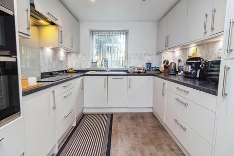 2 bedroom flat for sale, Selwyn Grove, Milton Keynes MK3