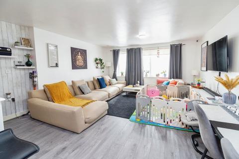 2 bedroom flat for sale, Selwyn Grove, Milton Keynes MK3