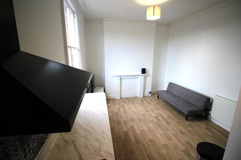 Lounge 2.JPG