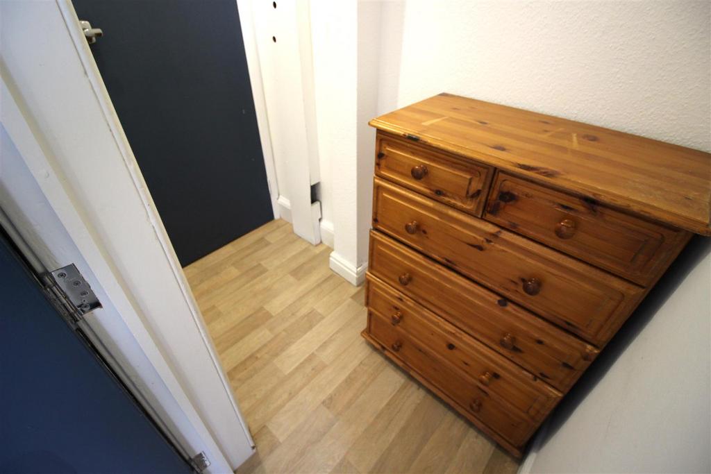 Hallway.JPG