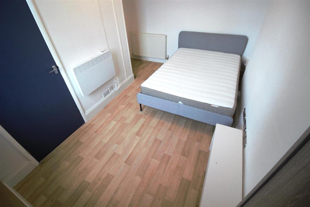 Bed 2.jpg