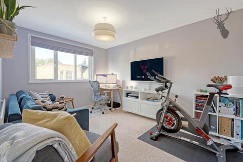19 Viking Close, London, E3 5RL