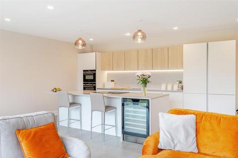 3 bedroom penthouse for sale, Furze Hill, Kingswood