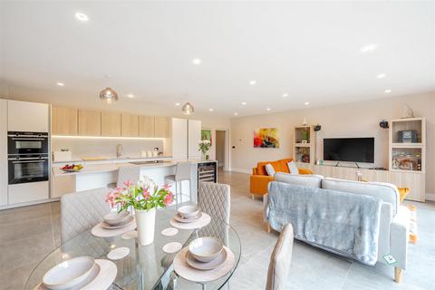 3 bedroom penthouse for sale, Furze Hill, Kingswood