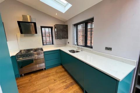 2 bedroom house to rent, Highgrove Mews, Wilmslow