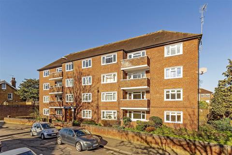 3 bedroom flat to rent, Brook Court, East Sheen, SW14