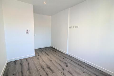 2 bedroom flat to rent, Station Road, Kettering