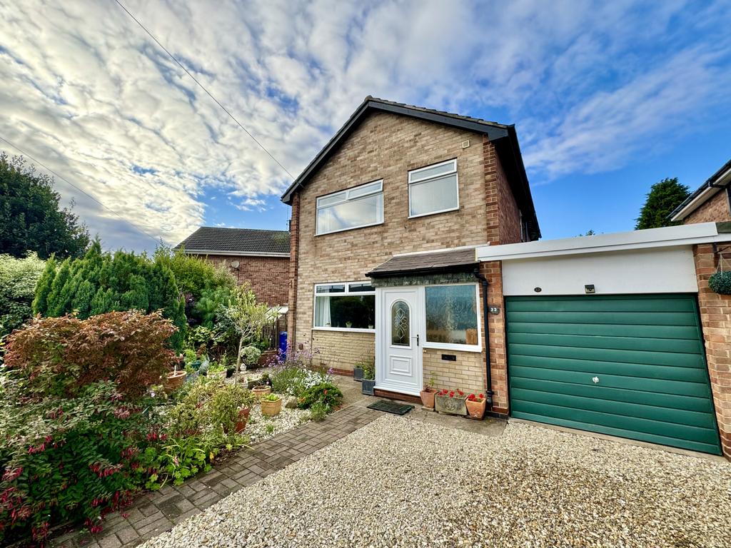 3 Bedroom House - link detached for Sale