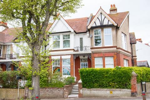 3 bedroom terraced house to rent, Ditchling Road, Brighton BN1