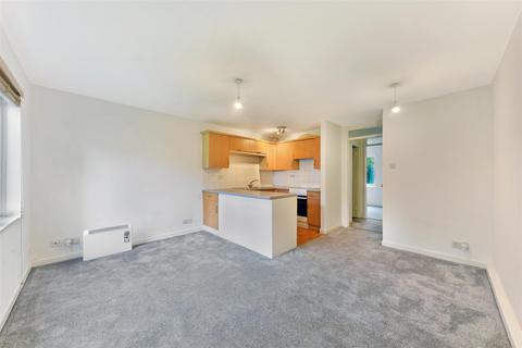 1 bedroom maisonette for sale, Reynolds Close, Colliers Wood SW19