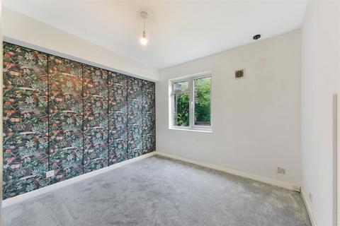 1 bedroom maisonette for sale, Reynolds Close, Colliers Wood SW19