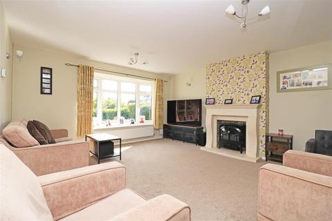 1 Woodham Drive, Hatfield Peverel, Chelmsford, CM3 2RR