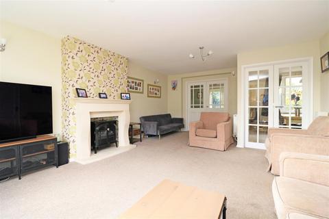 1 Woodham Drive, Hatfield Peverel, Chelmsford, CM3 2RR