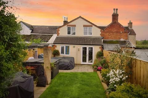 3 bedroom cottage for sale, New Road, Purton, SN5