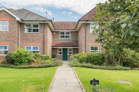 2 bedroom flat for sale, Farnham Road, Hampshire GU33