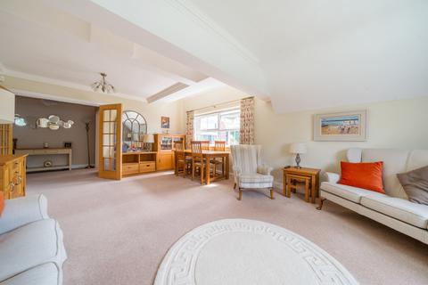 2 bedroom flat for sale, Farnham Road, Hampshire GU33