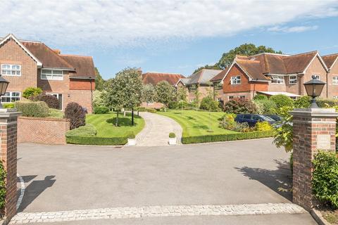 2 bedroom flat for sale, Farnham Road, Hampshire GU33