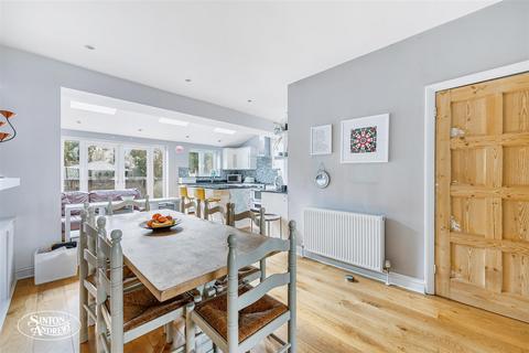 75 Boston Gardens, Brentford, TW8 9LR