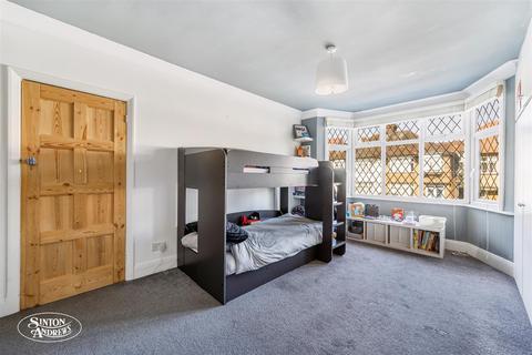 75 Boston Gardens, Brentford, TW8 9LR