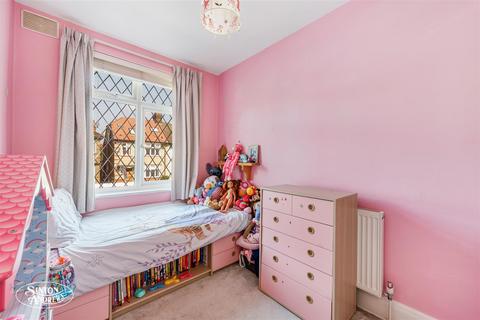 75 Boston Gardens, Brentford, TW8 9LR