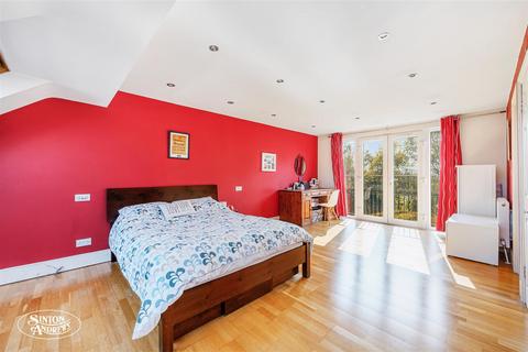 75 Boston Gardens, Brentford, TW8 9LR