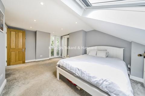 3 bedroom apartment to rent, Khartoum Road London SW17