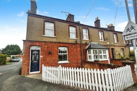 3 bedroom end of terrace house to rent, Meadfield Road, Langley SL3