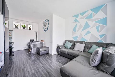 3 bedroom flat for sale, Bromley Road, Catford, London, SE6