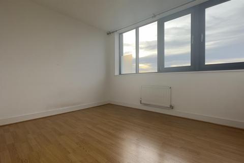 2 bedroom flat to rent, Bramley Crescent, Gants Hill, IG2 6NU