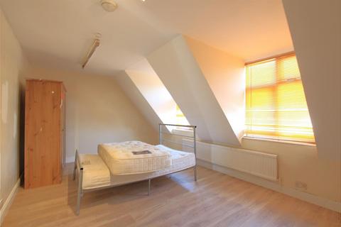 4 bedroom apartment to rent, Heston Road, Hounslow TW5