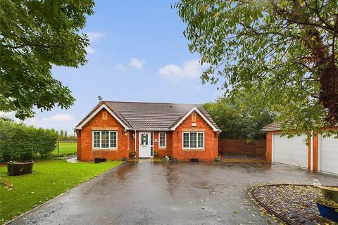 3 bedroom bungalow for sale, The Gallops, Hempsted, Gloucester, Gloucestershire, GL2