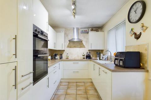 26 The Gallops, Hempsted, Gloucester, GL2 5GB