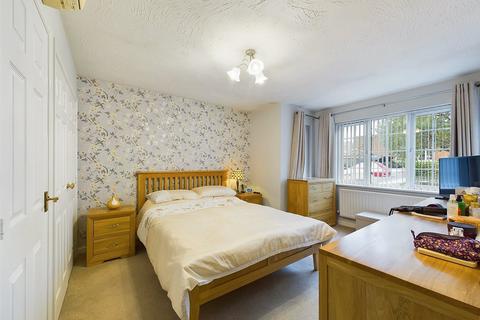 26 The Gallops, Hempsted, Gloucester, GL2 5GB