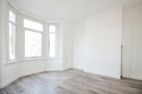 2 bedroom flat to rent, Barrington Road, Manor Park, E12 6JH