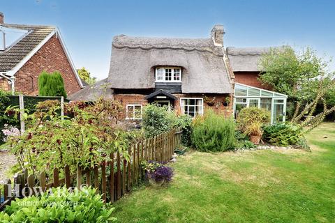 2 bedroom cottage for sale, Church Road, Blofield