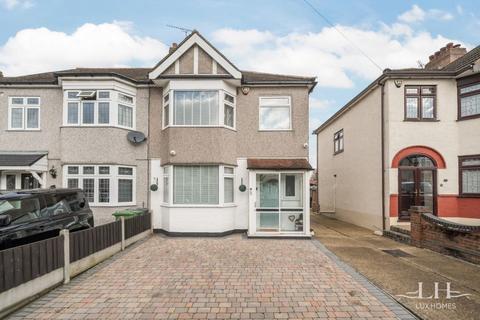 3 bedroom end of terrace house for sale, Mendip Road, Hornchurch