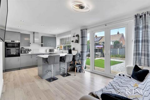 7 Albury Road, Studley, B80 7LW