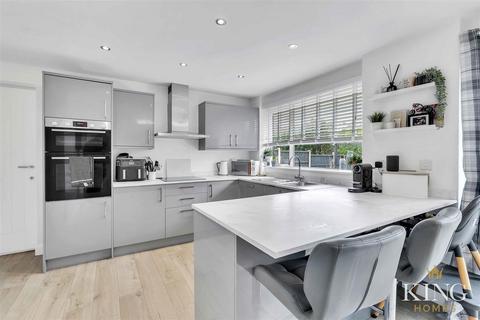 7 Albury Road, Studley, B80 7LW