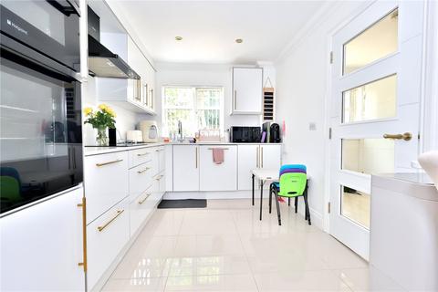 16 Loxley Close, Byfleet, West Byfleet, KT14 7GA