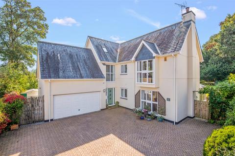 5 bedroom detached house for sale, Church Walk, Avonwick