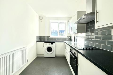 2 bedroom apartment to rent, Knighton Park Road London SE26