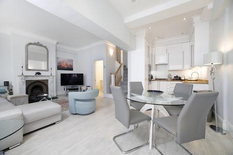 2 bedroom mews to rent, SHORT - MID TERM LET: Queensberry Mews West, Kensington, SW7