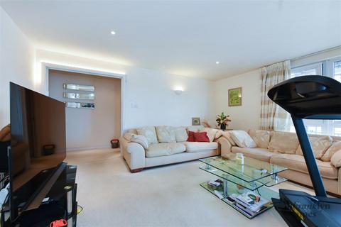 2 bedroom apartment to rent, New Atlas Wharf, 3 Arnhem Place, London, E14