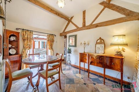 The Stables, Cleeve Prior Manor Bidford Road, Cleeve Prior, Evesham, WR11 8LQ