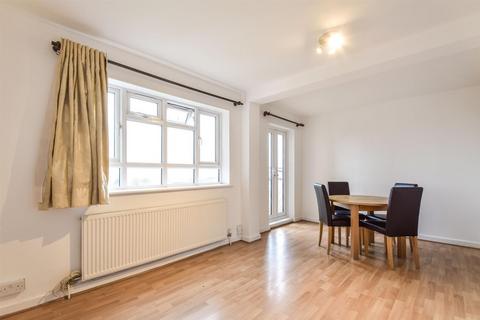 2 bedroom apartment to rent, Finchley Road, London NW11