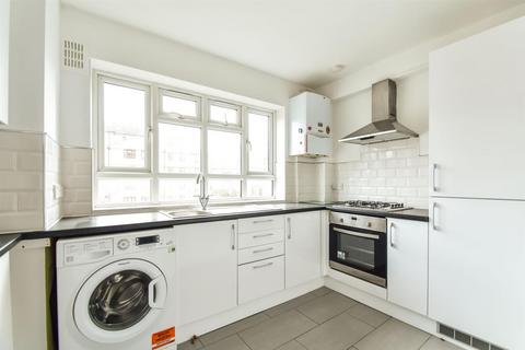 2 bedroom apartment to rent, Finchley Road, London NW11