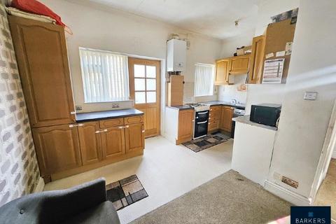 3 bedroom end of terrace house for sale, Mount Avenue, Batley